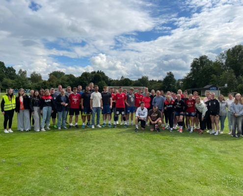 Gruppenbild der Teilnehmer vom HSG-Triathlon