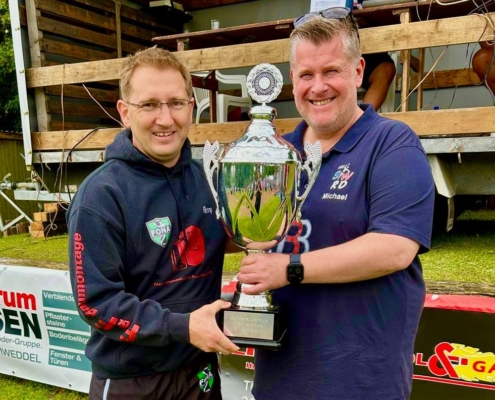 Ronny Hohnsbehn und Michael Kühl mit dem Aalversupercup